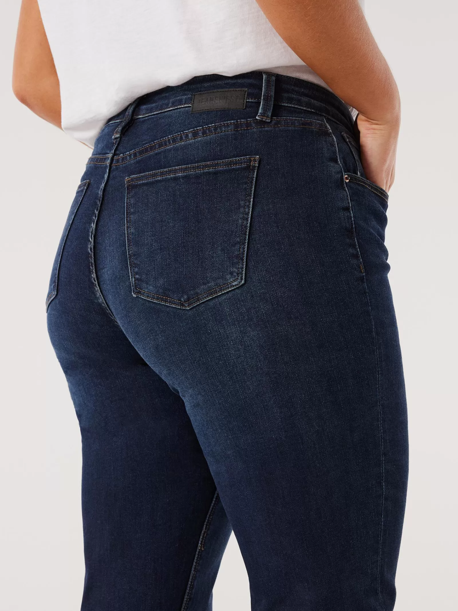 curve_bootcut_jeans_6.webp Curve Bootcut Jeans | Jeanswest Store